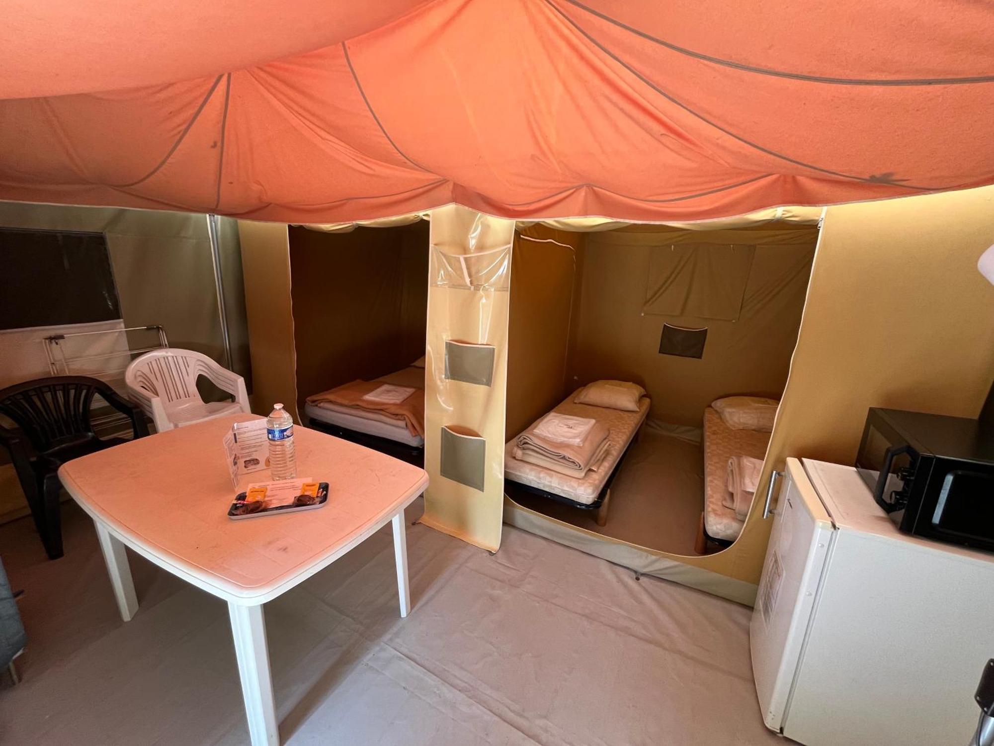 Camping De 몬트리오스수르로아 외부 사진